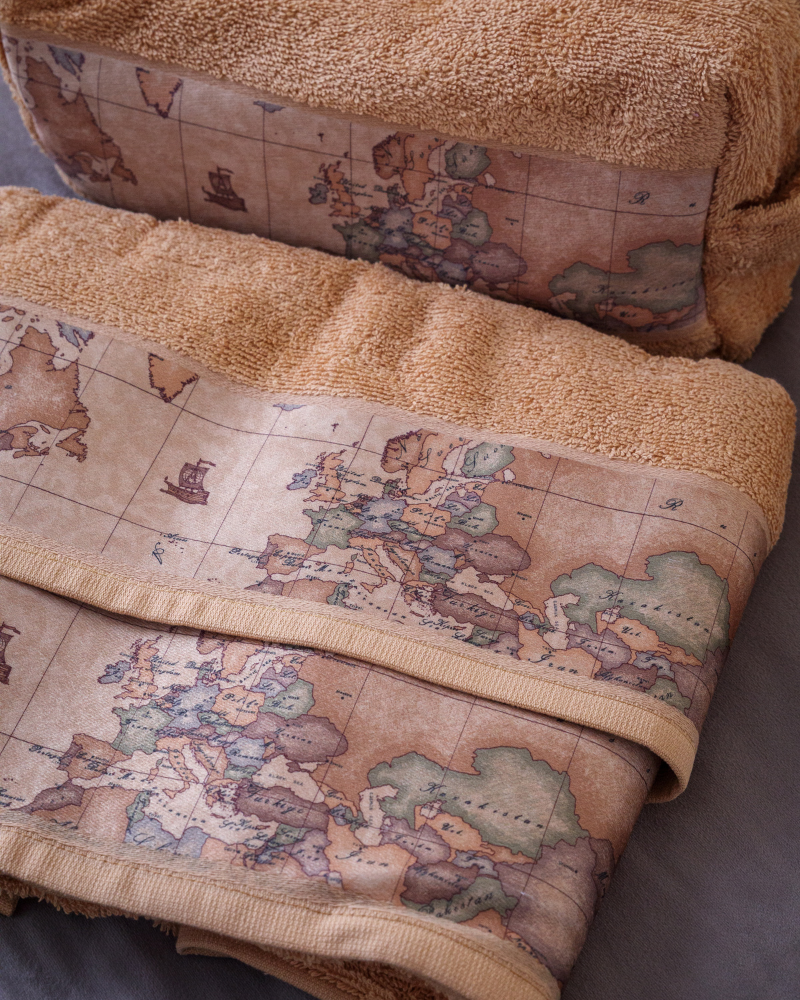 Set with beauty case and cotton terry towels Alviero Martini