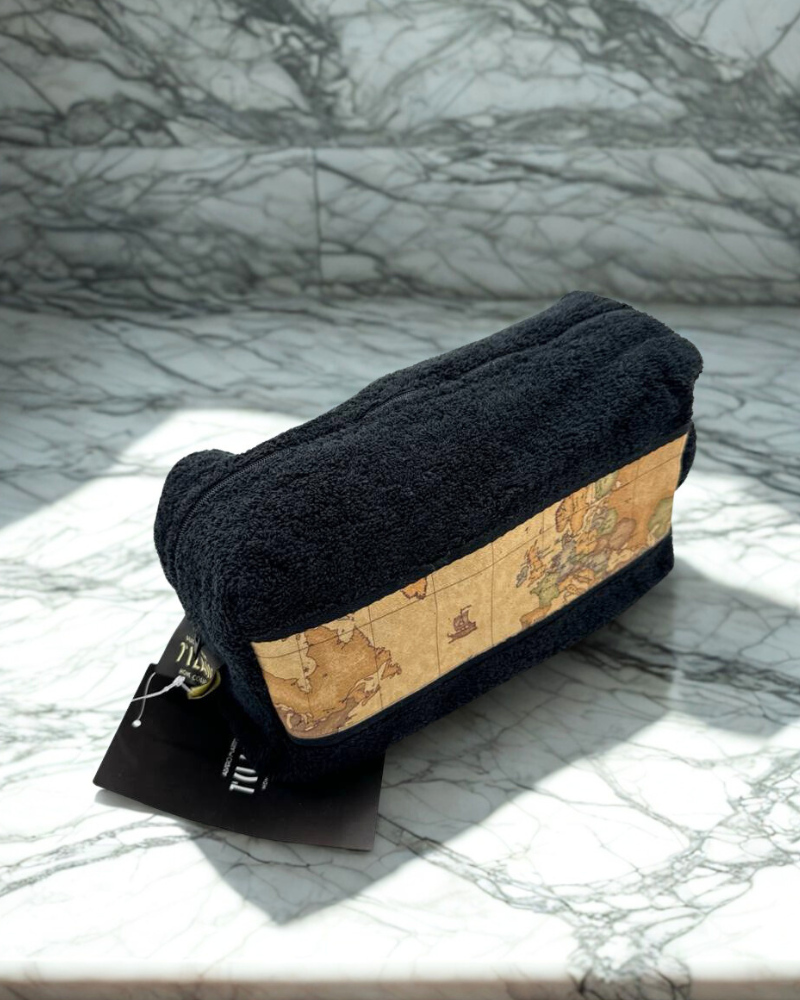 Set with beauty case and cotton terry towels Alviero Martini 1a Classe