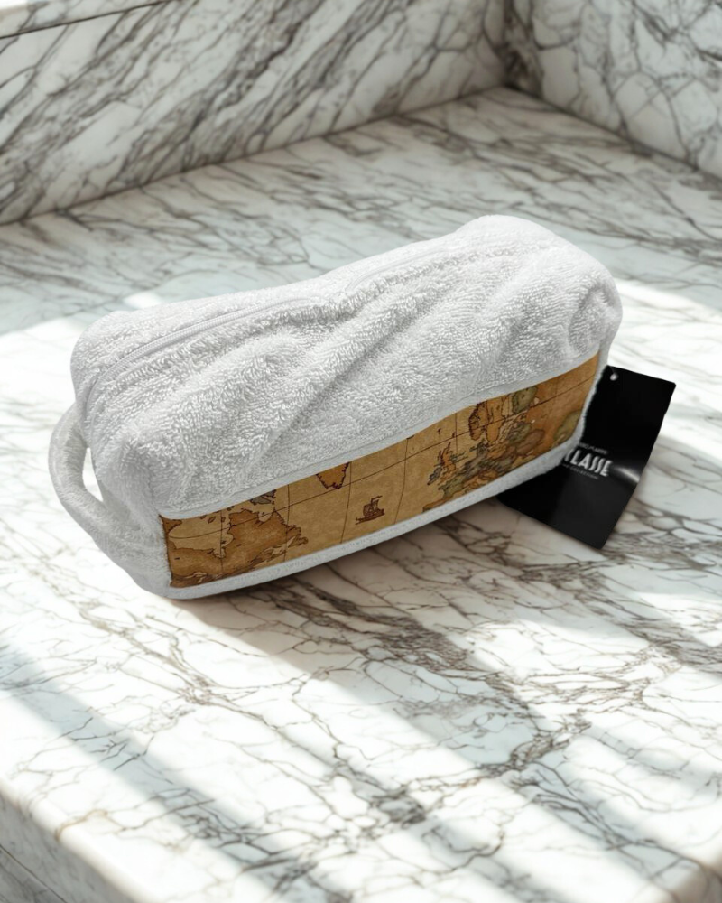 Set with beauty case and cotton terry towels Alviero Martini 1a Classe