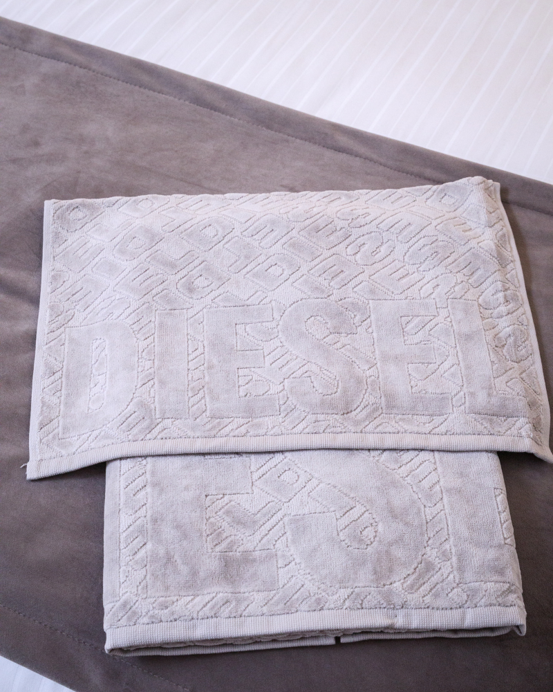 Set of 2 towels 3D Logo Diesel